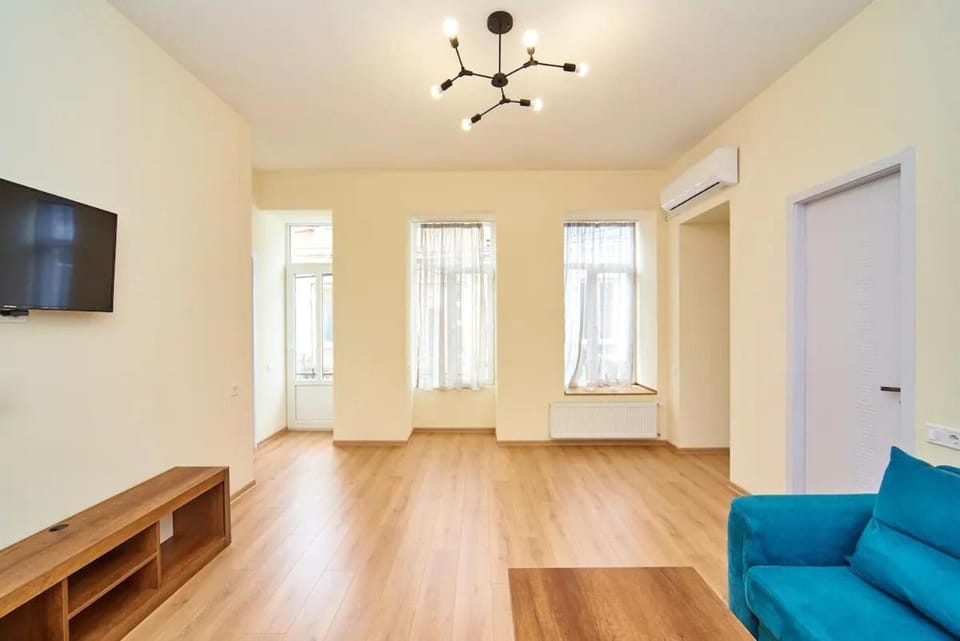 Communal lounge/ TV room, TV and multimedia, Living room, Seating area, Evening entertainment