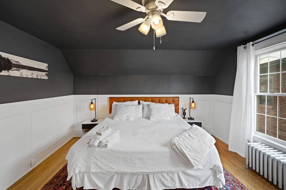 Bed, Photo of the whole room, Bedroom