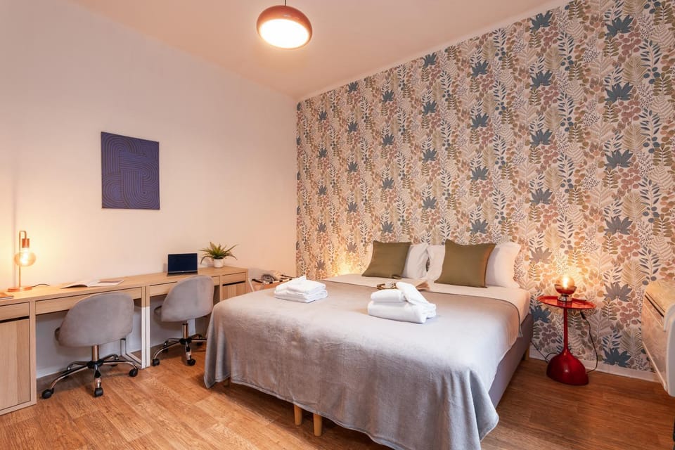 Photo of the whole room, Bedroom