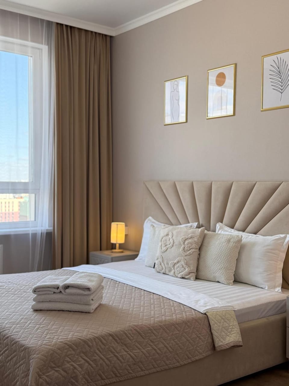 Bed, Photo of the whole room, Bedroom, towels
