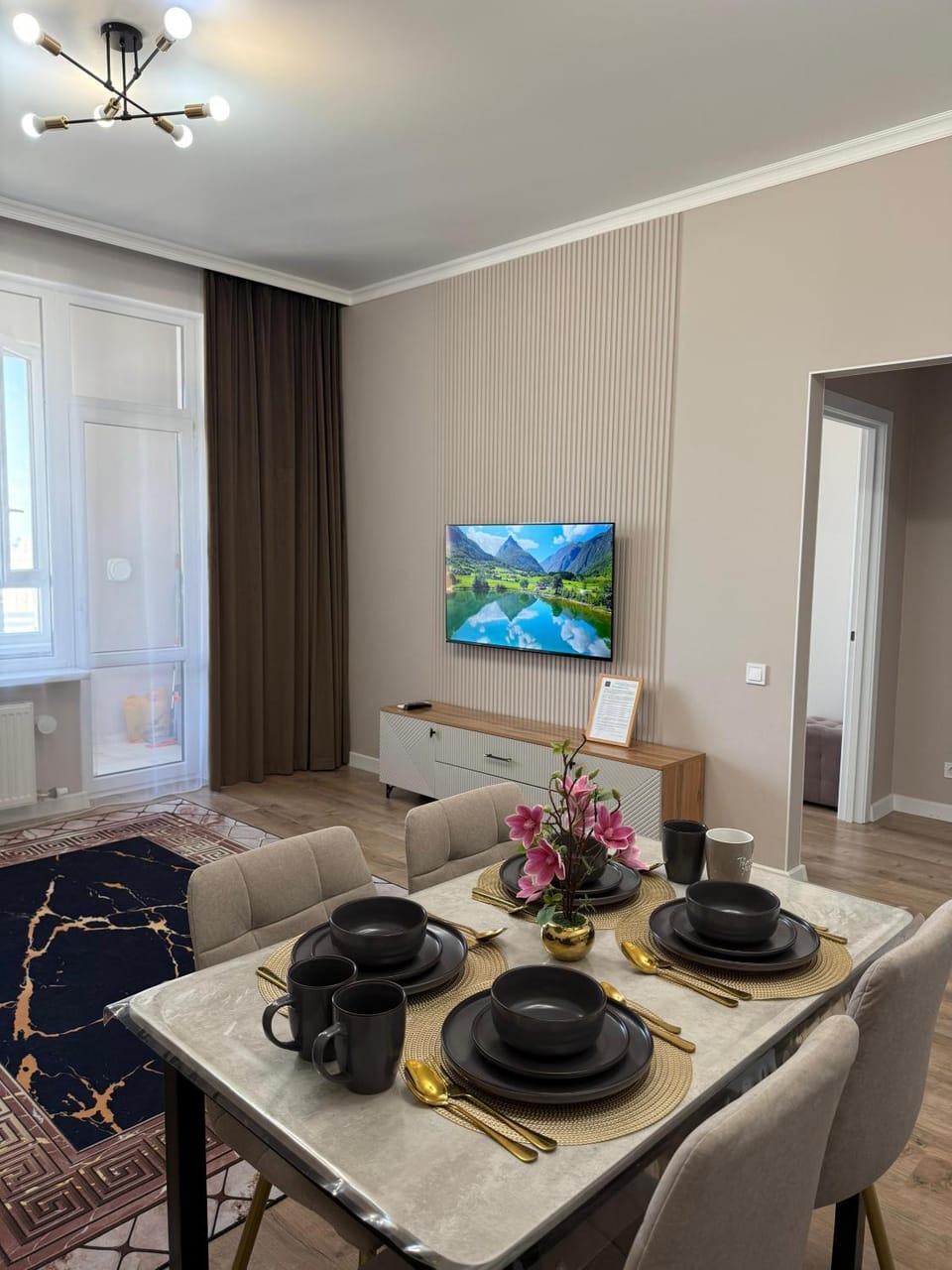 TV and multimedia, Living room, Seating area, Dining area