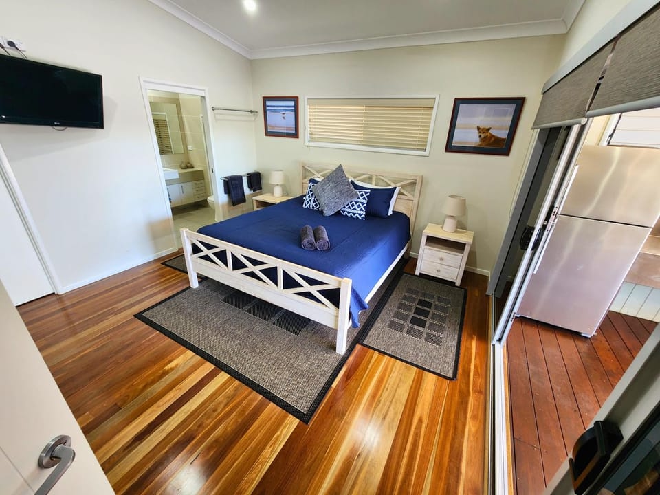Patio, Bed, Bathroom, Bedroom