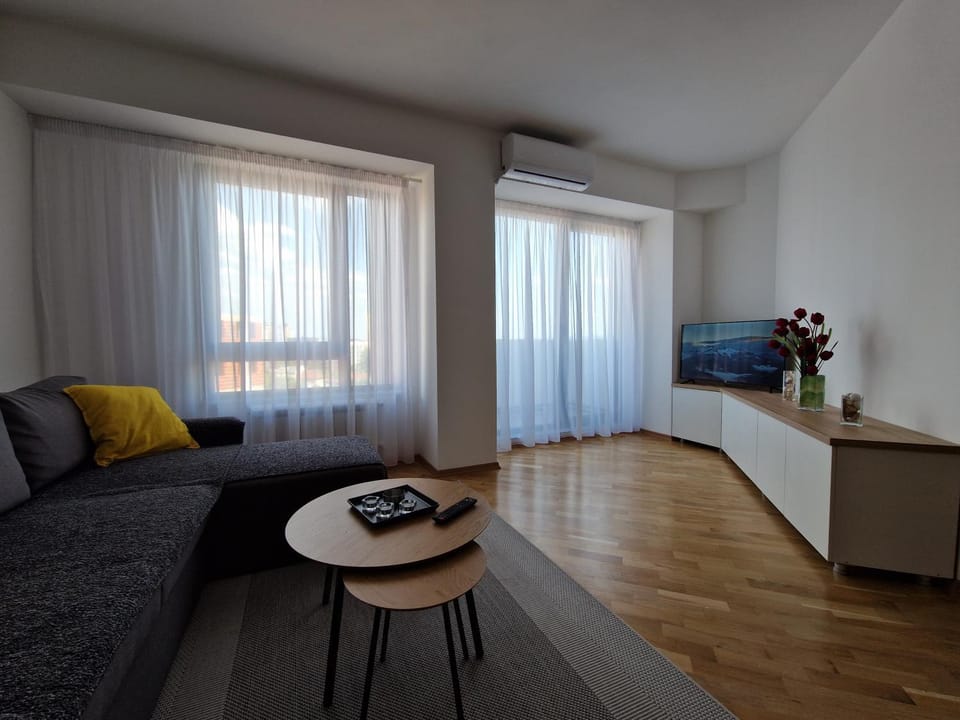 Bed, Living room, Photo of the whole room, Seating area