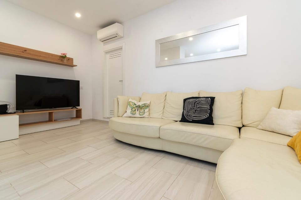 Tranquil 2 Bedroom Apartment Central Location Apartment in Costa Adeje