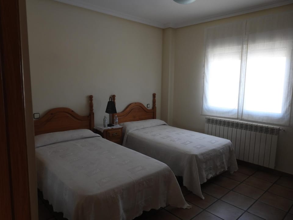 Bed, Photo of the whole room, Bedroom, internet