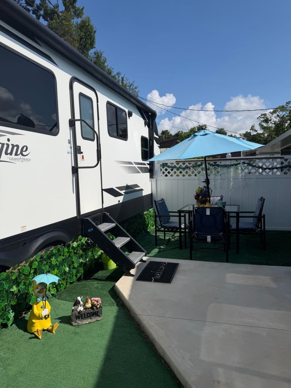Paradise RV Apartment in Town N Country