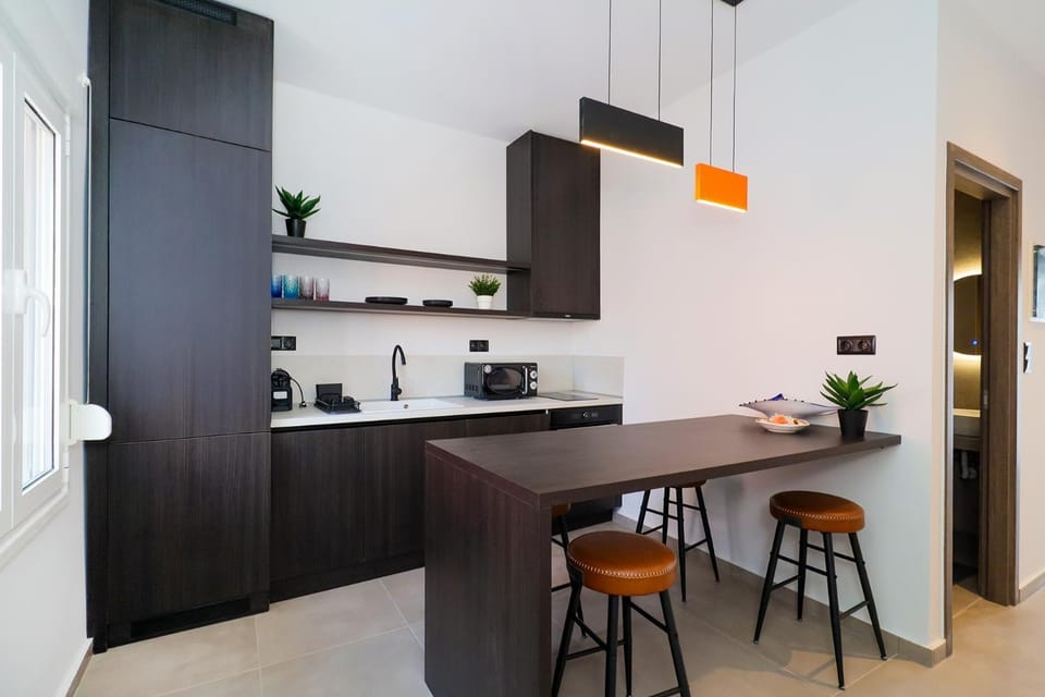 Kitchen or kitchenette, Living room, Seating area, Dining area, oven, stove