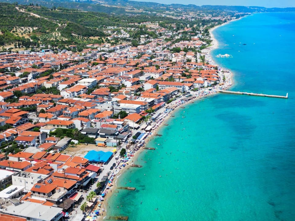 Nearby landmark, Day, Neighbourhood, Natural landscape, Bird's eye view, Beach, City view, Sea view, Location