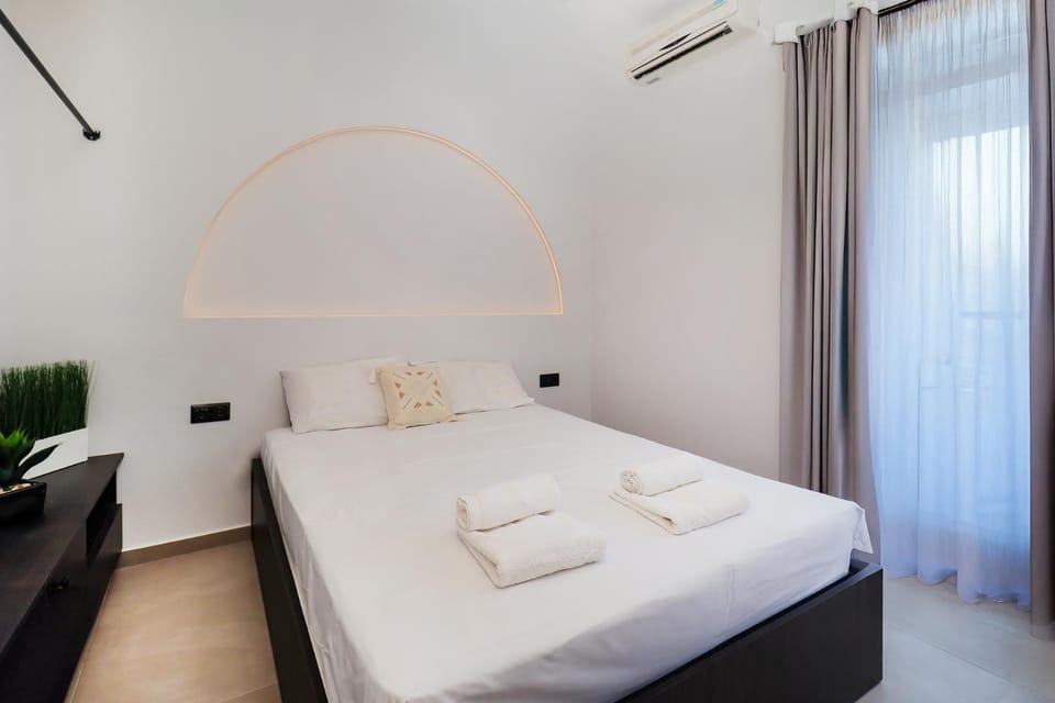 Bed, Photo of the whole room, Bedroom, air conditioner