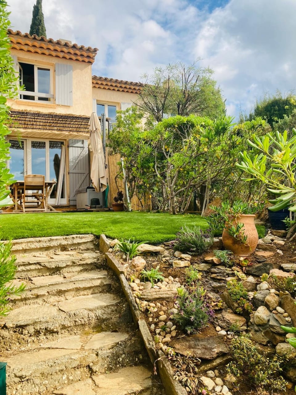 Property building, Garden, Balcony/Terrace