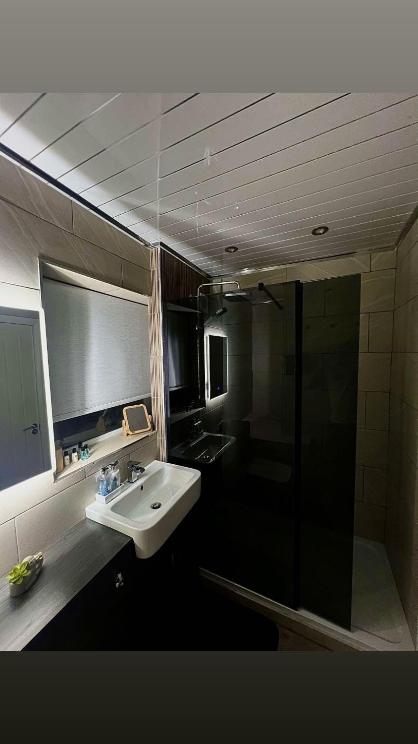 Luxeliving The Larch Residence House in Sheffield