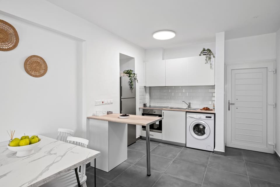 Noessa Residence by Nomads - Walk to Tourist Area Apartment in Paphos