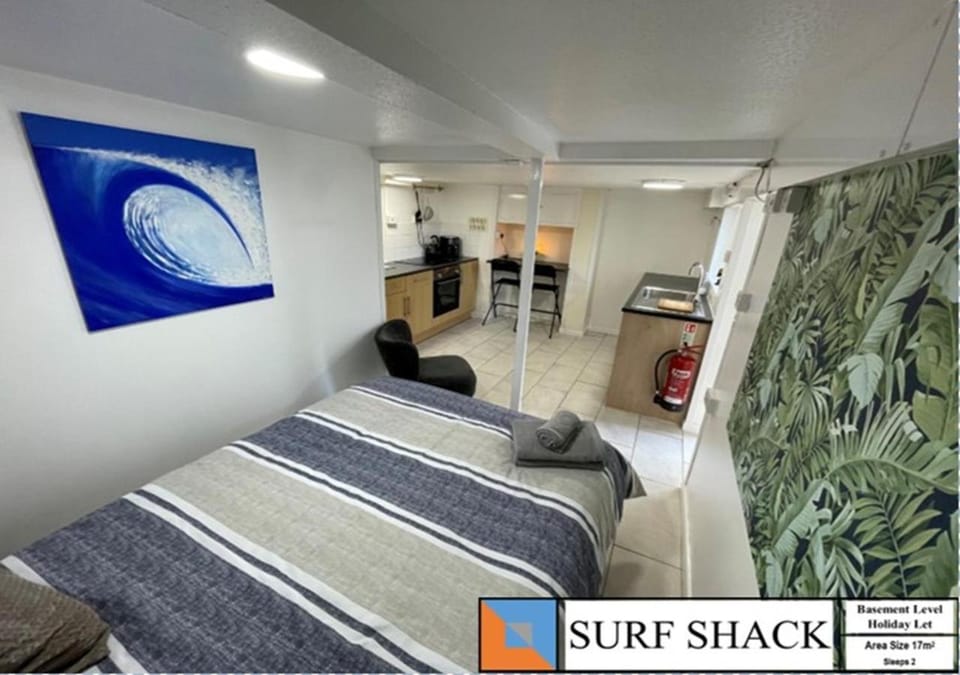 Bedroom, kitchen