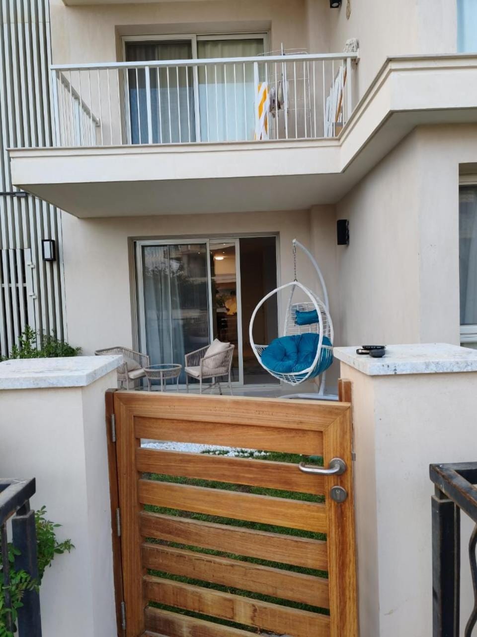 Property building, Facade/entrance, Garden