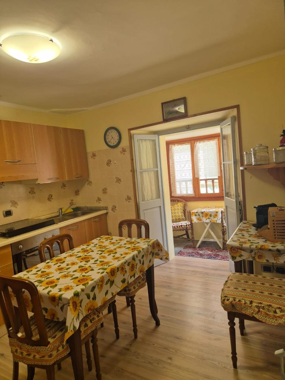 Kitchen or kitchenette, Dining area, stove