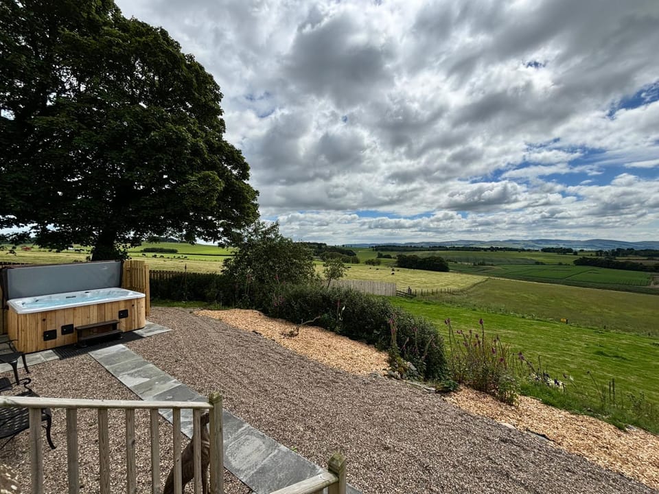 Natural landscape, Garden, Hot Tub, View (from property/room), Garden view