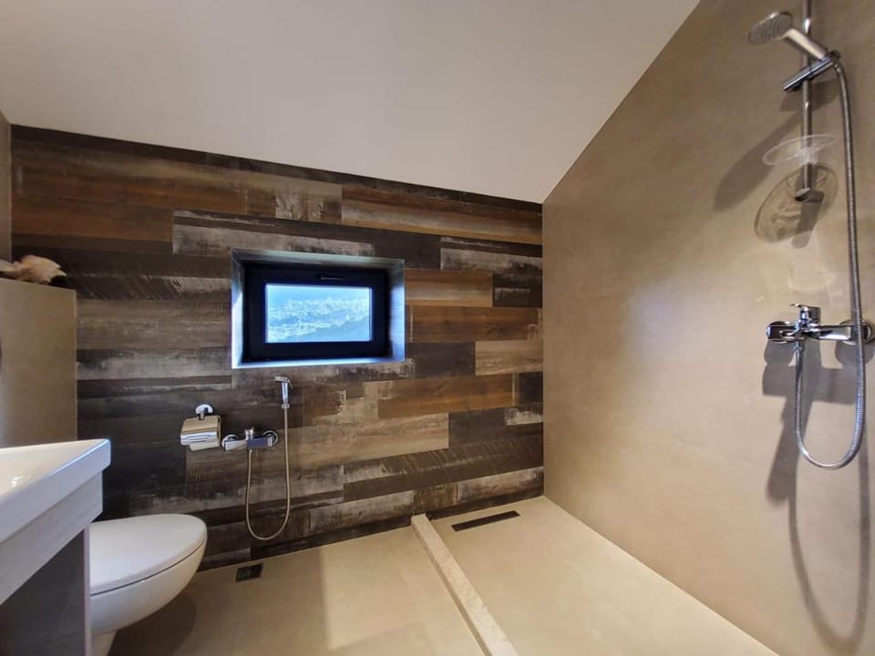 Shower, Toilet, Bathroom, Bath, towels