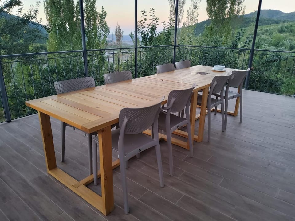 Natural landscape, Balcony/Terrace, Dining area, Mountain view