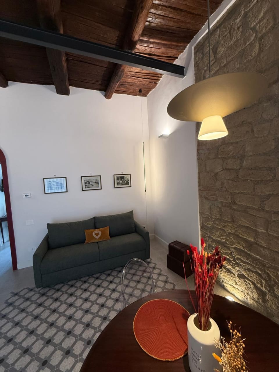 Domus RAFFAELE House in Naples