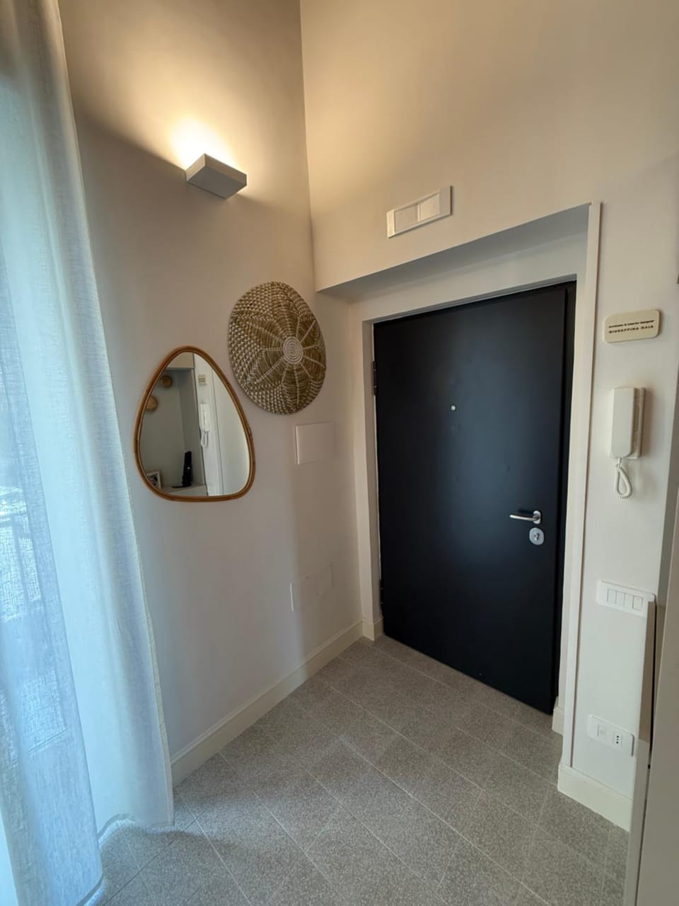 Domus RAFFAELE House in Naples
