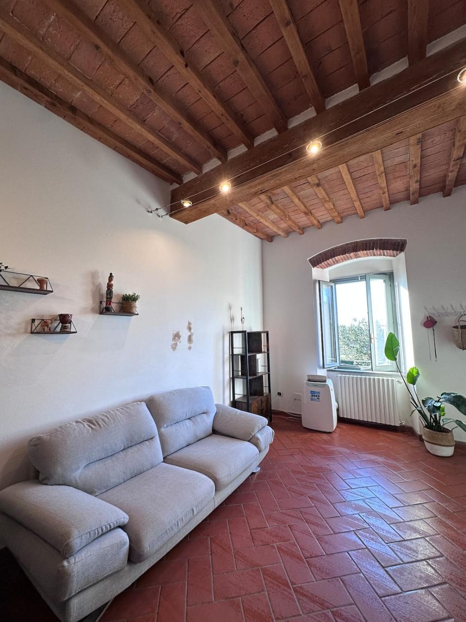 Peaceful Pause in Livorno Cozy apartment for 3-4 people with Private Parking Apartment in Livorno