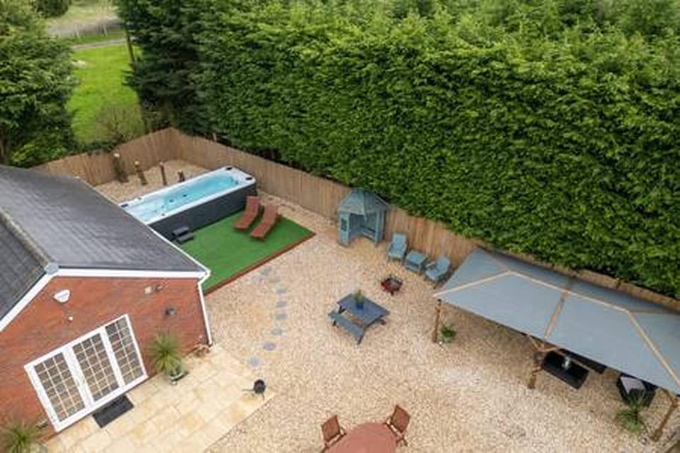 Garden, Swimming pool
