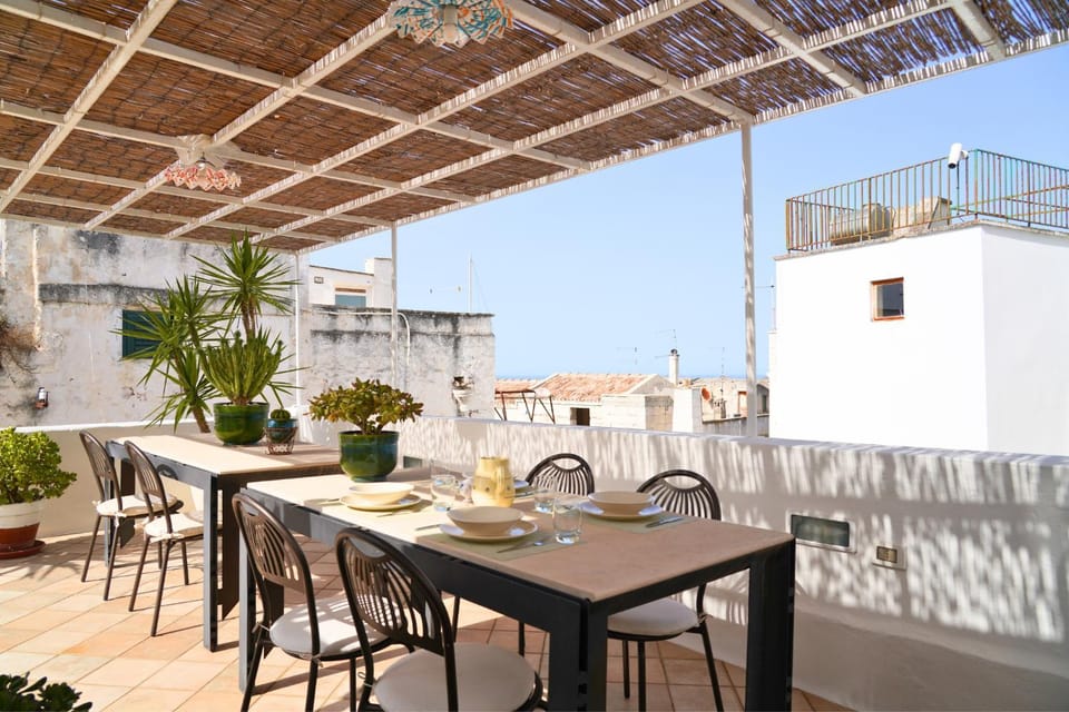 Property building, Patio, Day, View (from property/room), Balcony/Terrace, Living room, Banquet/Function facilities, Seating area, Dining area