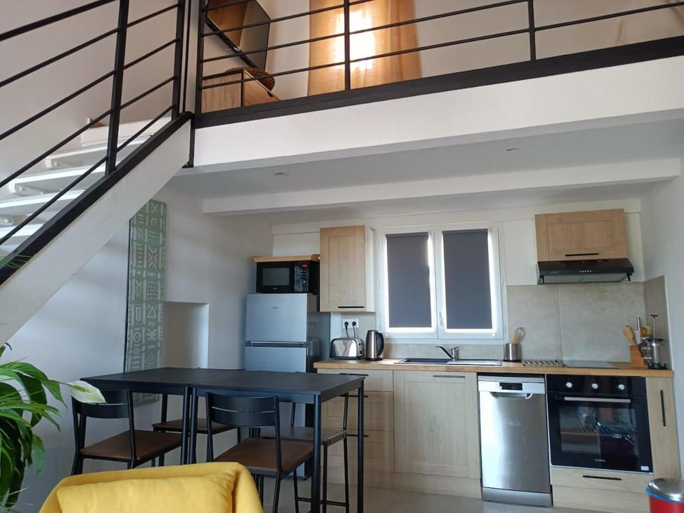Appartement cosy centre historique avec rooftop Apartment in Toulon