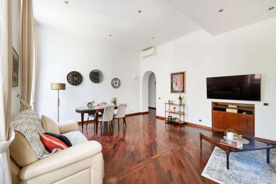 Communal lounge/ TV room, Living room, Seating area