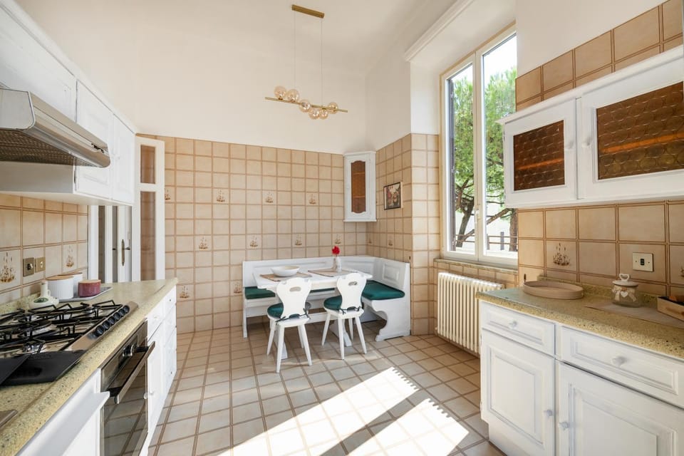 Kitchen or kitchenette, Dining area, dishwasher, oven, stove