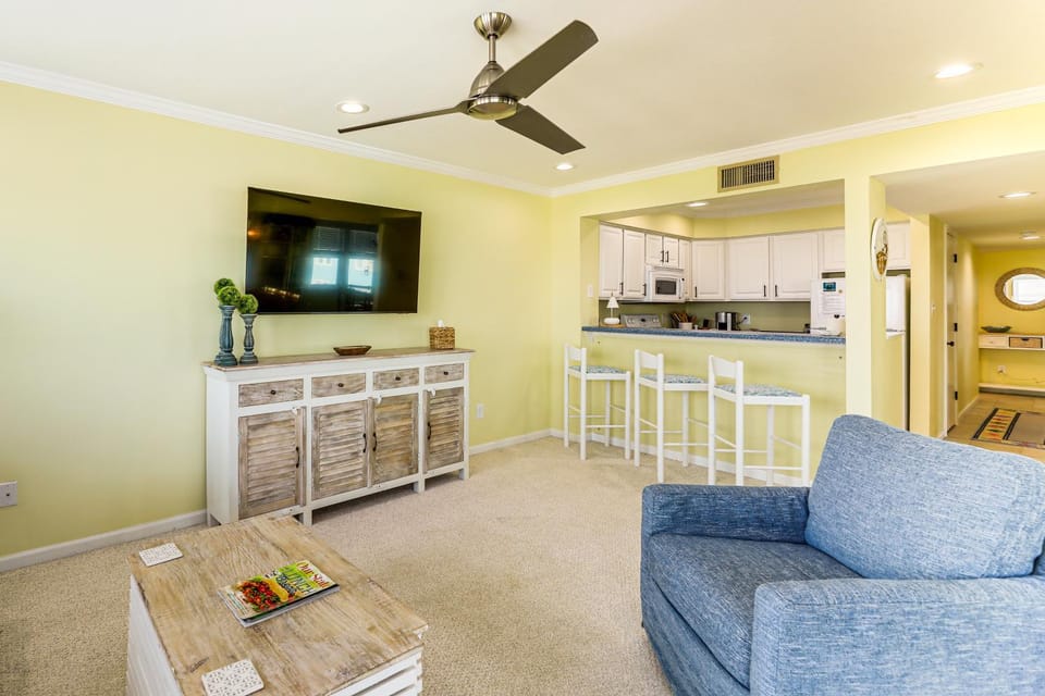 Marina Views, Walk to Beach: Atlantic Beach Condo! House in Indian Beach