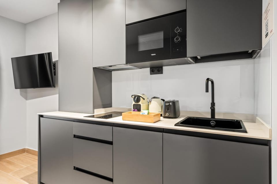 TV and multimedia, Kitchen or kitchenette, toaster