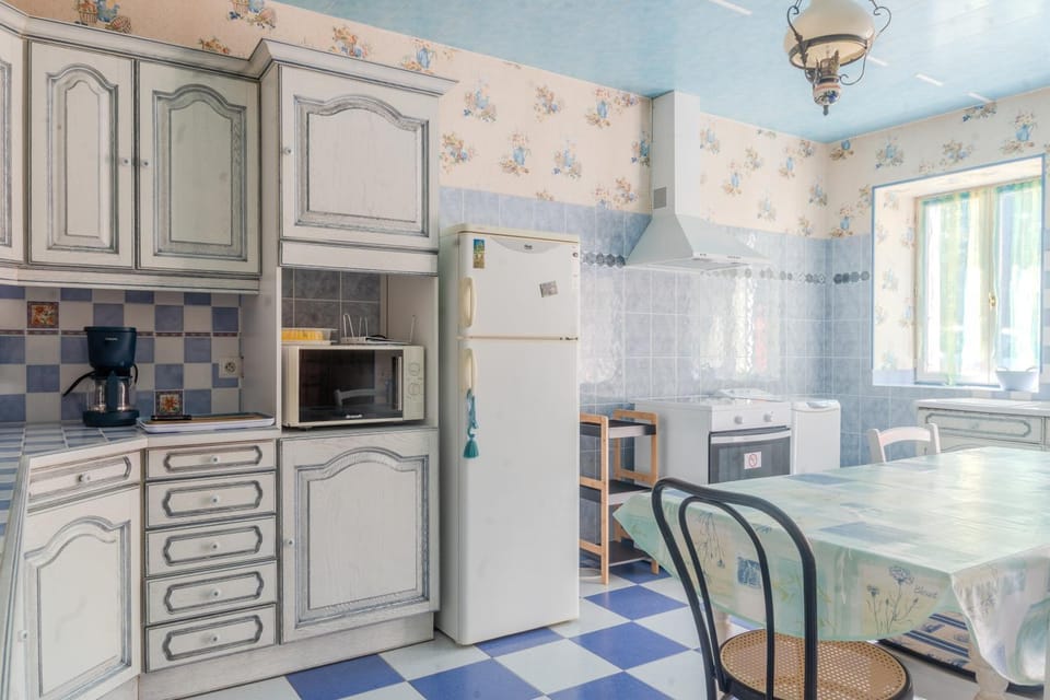 Property building, Kitchen or kitchenette, Living room