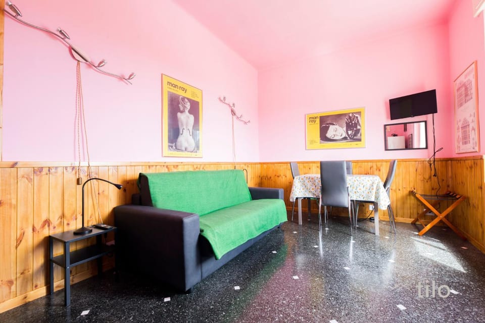 Communal lounge/ TV room, TV and multimedia, Living room, Seating area, Evening entertainment