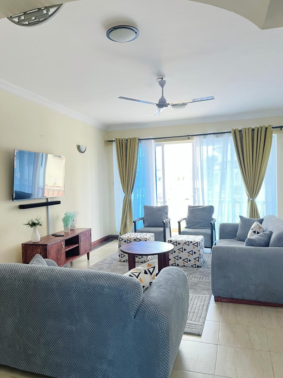 Communal lounge/ TV room, TV and multimedia, Living room, Seating area, Evening entertainment