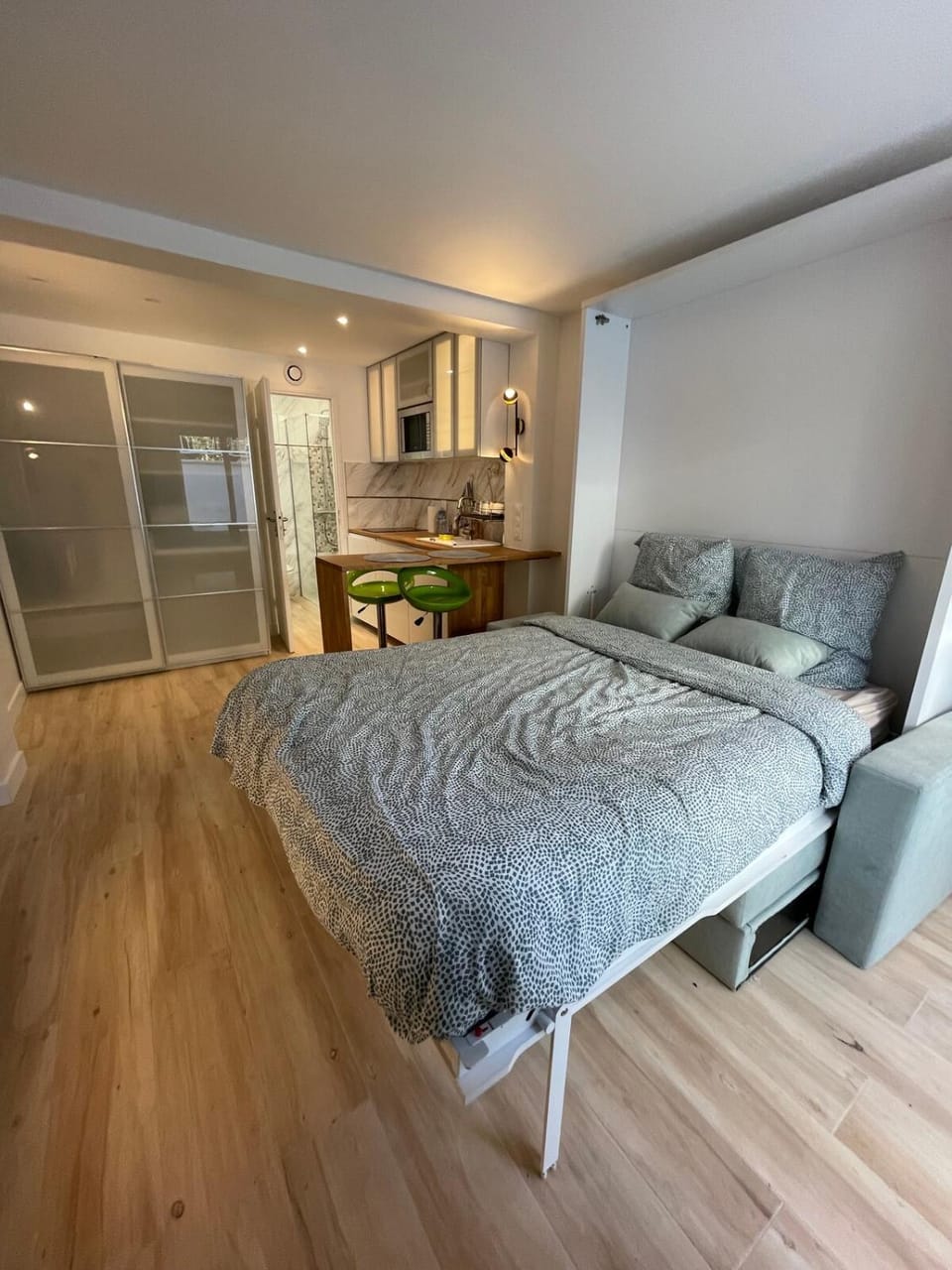 Studio spacieux avec terrasse privée, clim et parking payants Apartment in Île-de-France