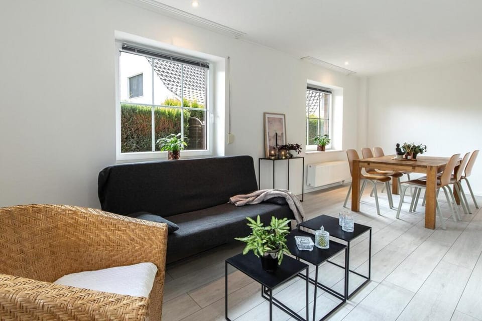 Möblierte Erdgeschoss Wohnung im Einzelhaus Norderstedt Mitte Apartment in Hamburg