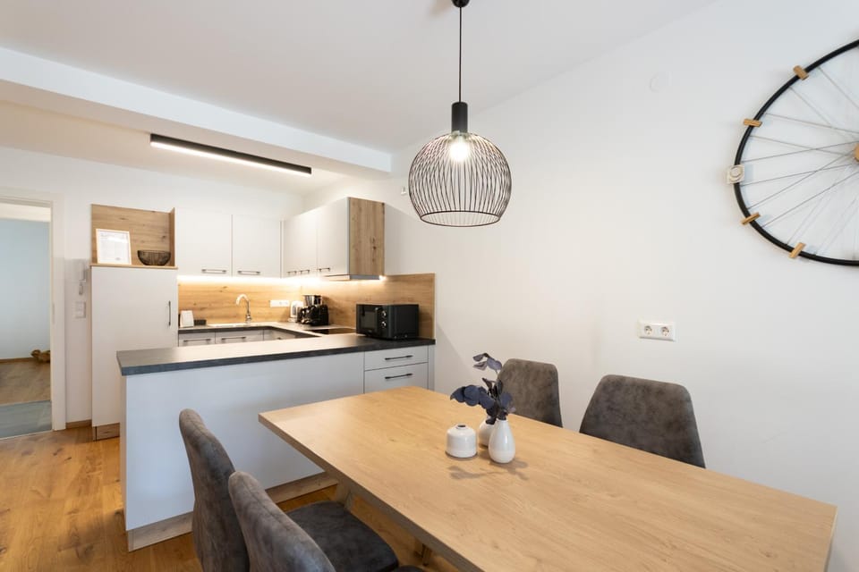 Kitchen or kitchenette, Dining area, stove