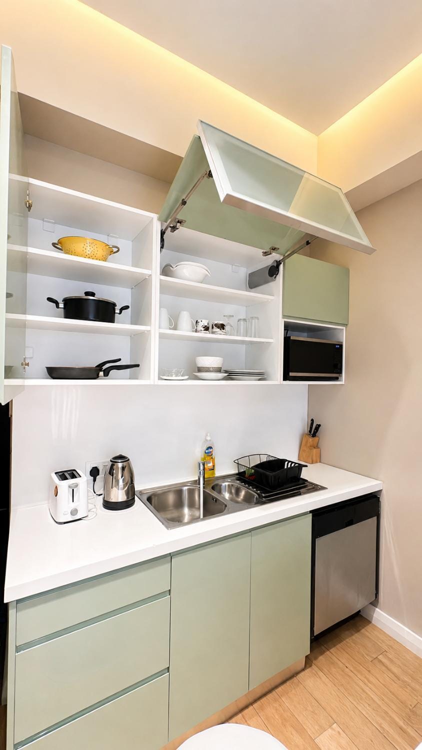 Kitchen or kitchenette, microwave, kitchen
