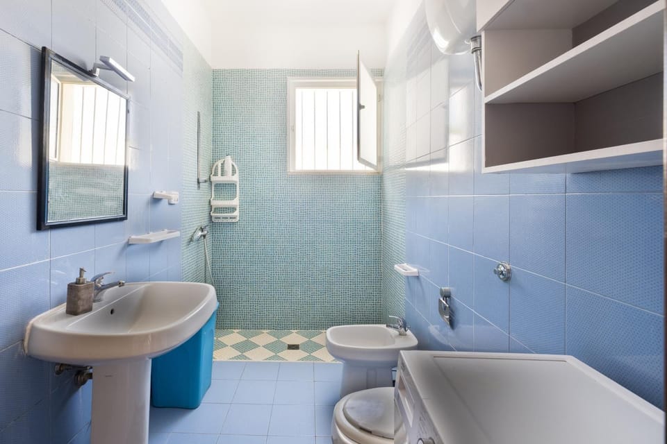 Bathroom, Living room