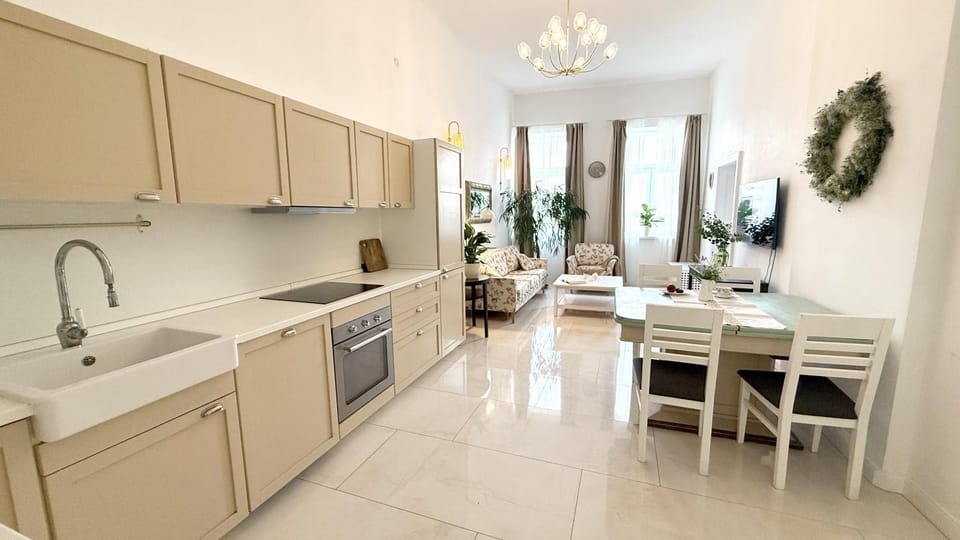 Kitchen or kitchenette, Dining area, dishwasher, stove