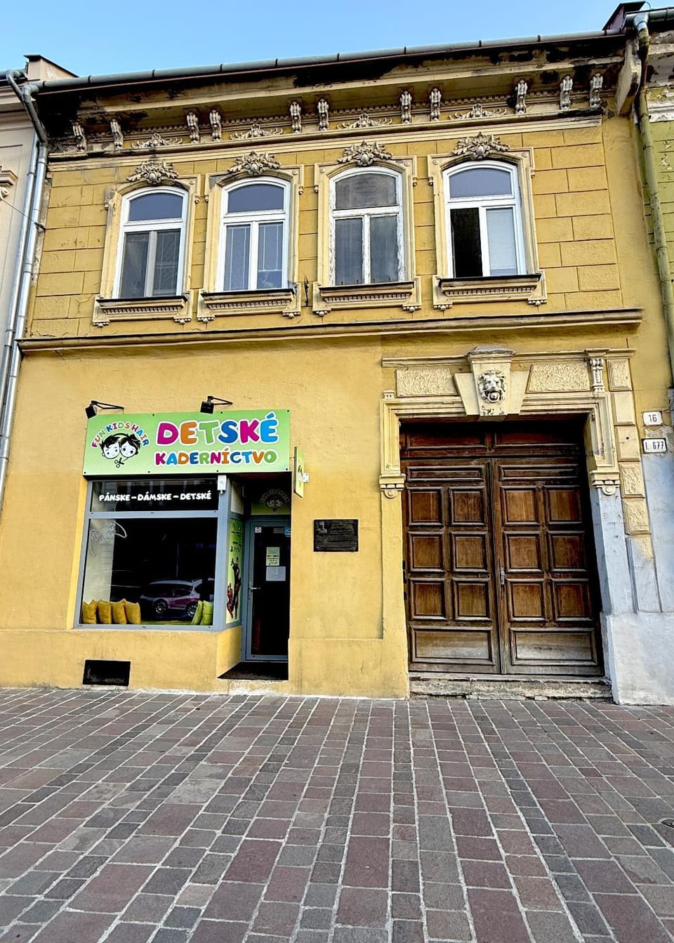 Facade/entrance