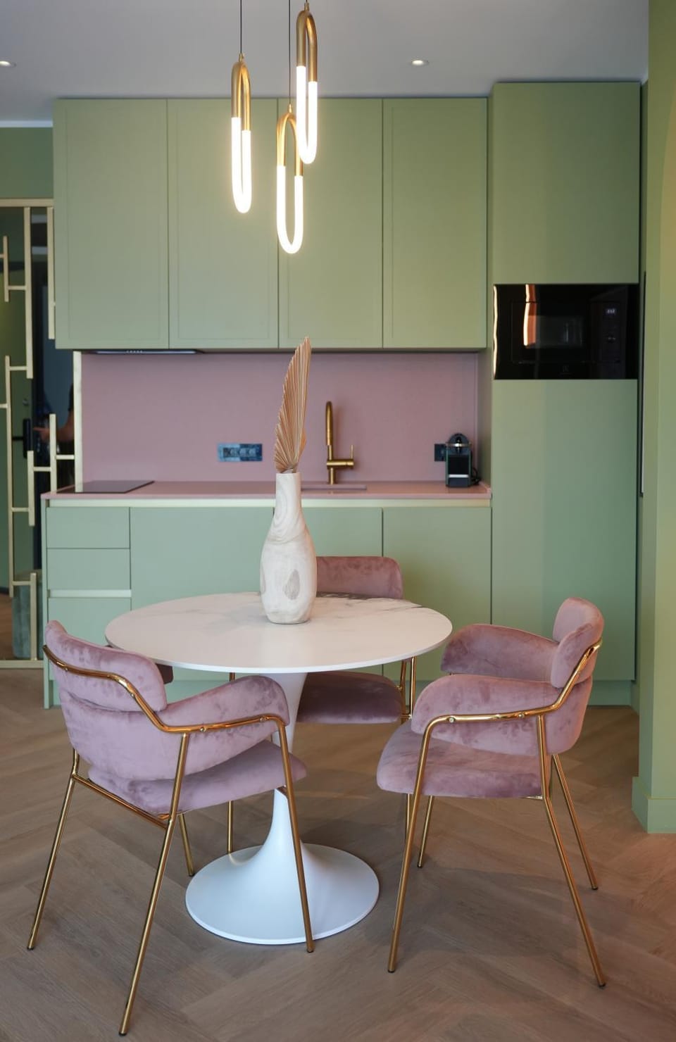 White Titanic Pink sea view studio parking Apartment in Constanța County