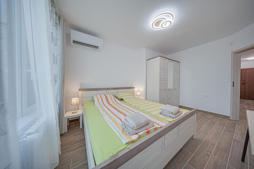 Bed, Photo of the whole room, Bedroom, towels, wardrobe, air conditioner