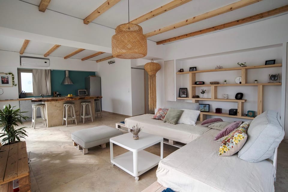 Kitchen or kitchenette, Living room, Dining area