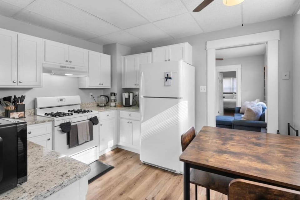 Cozy Bedroom next to SCSU and Yale Vacation rental in New Haven