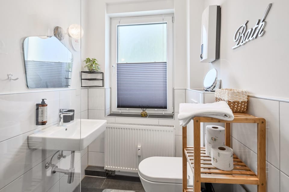 Toilet, Bathroom, towels