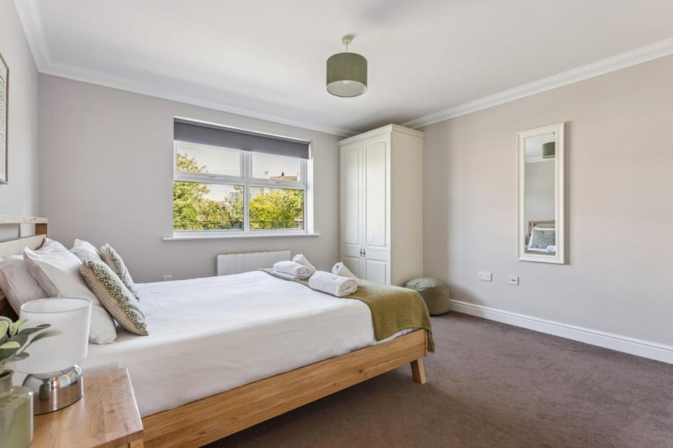 2BR Apt Near Windsor Castle, Free Parking, Balcony - By Tempstay Apartment in Windsor