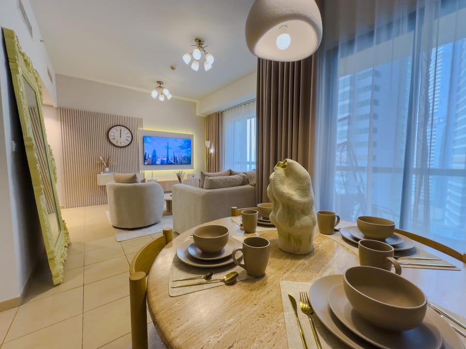 Luxury 1BR - Marina View, Walk to JBR Beach, Pools & Gym Apartment in Dubai