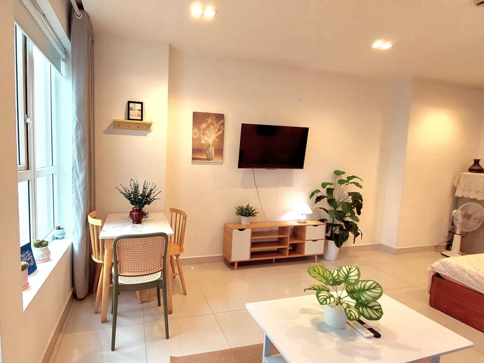 TV and multimedia, Seating area, Dining area